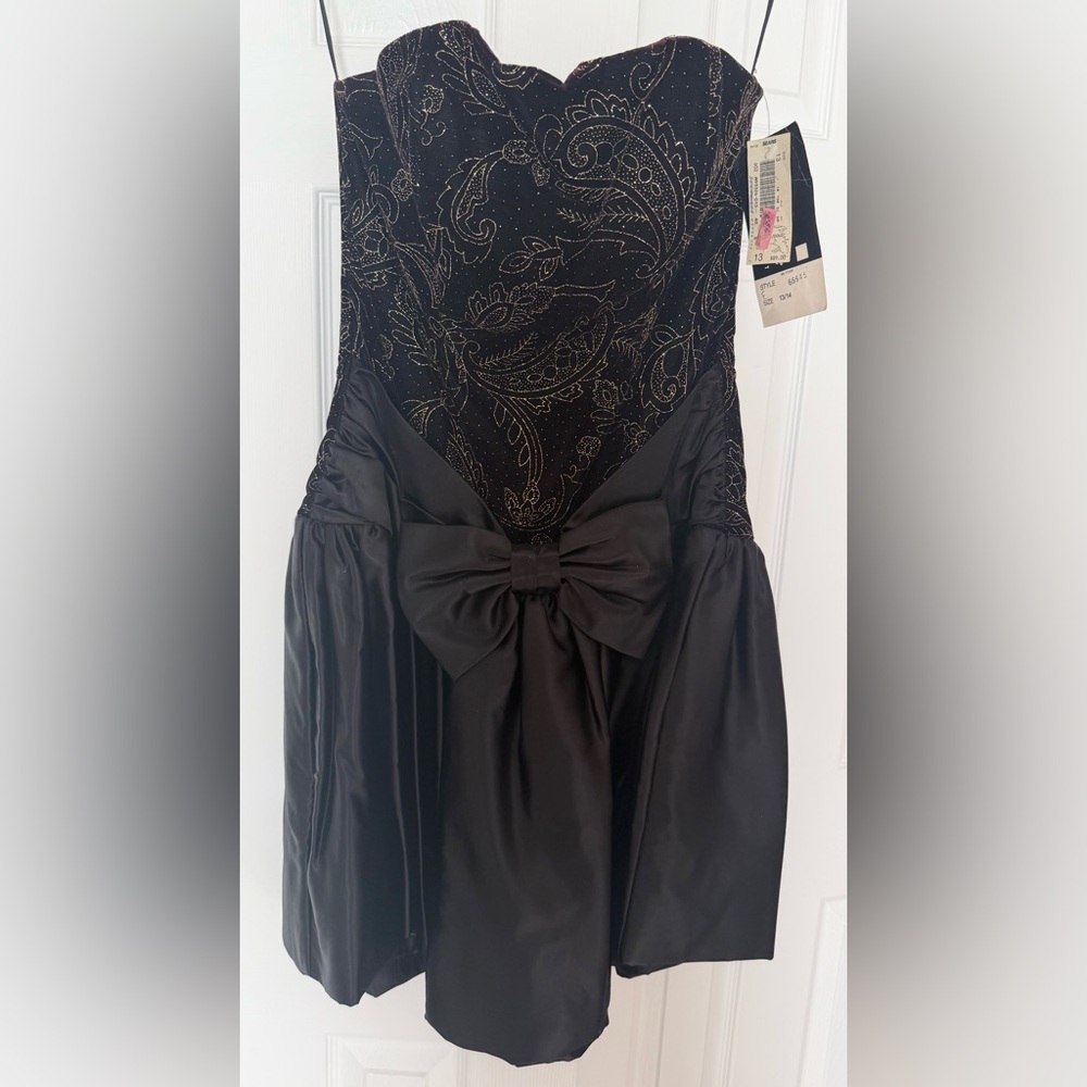 VTG Positively Ellyn Scarlett Nite Black Gold Paisley Prom Strapless Prom Dress
